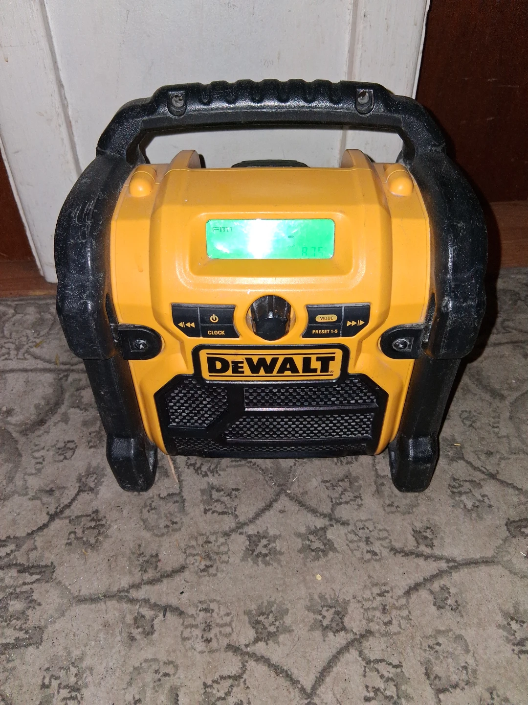 DEWALT 18V/20V/12V MAX Multi-Port Radio