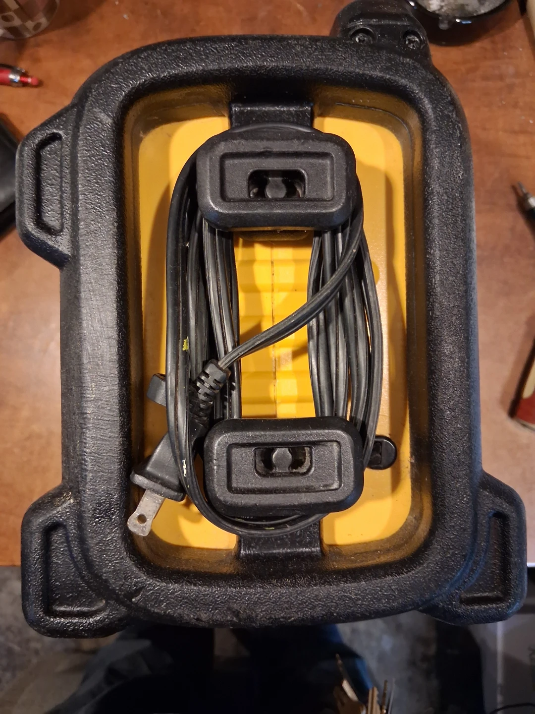 DEWALT 18V/20V/12V MAX Multi-Port Radio - photo 3