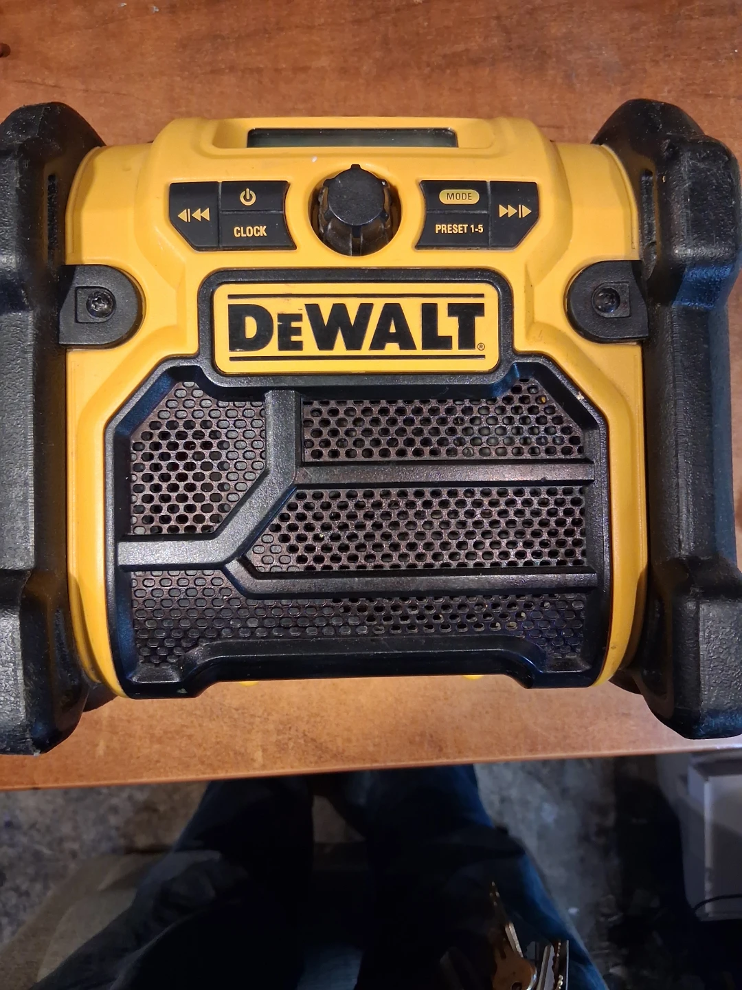 DEWALT 18V/20V/12V MAX Multi-Port Radio - photo 4