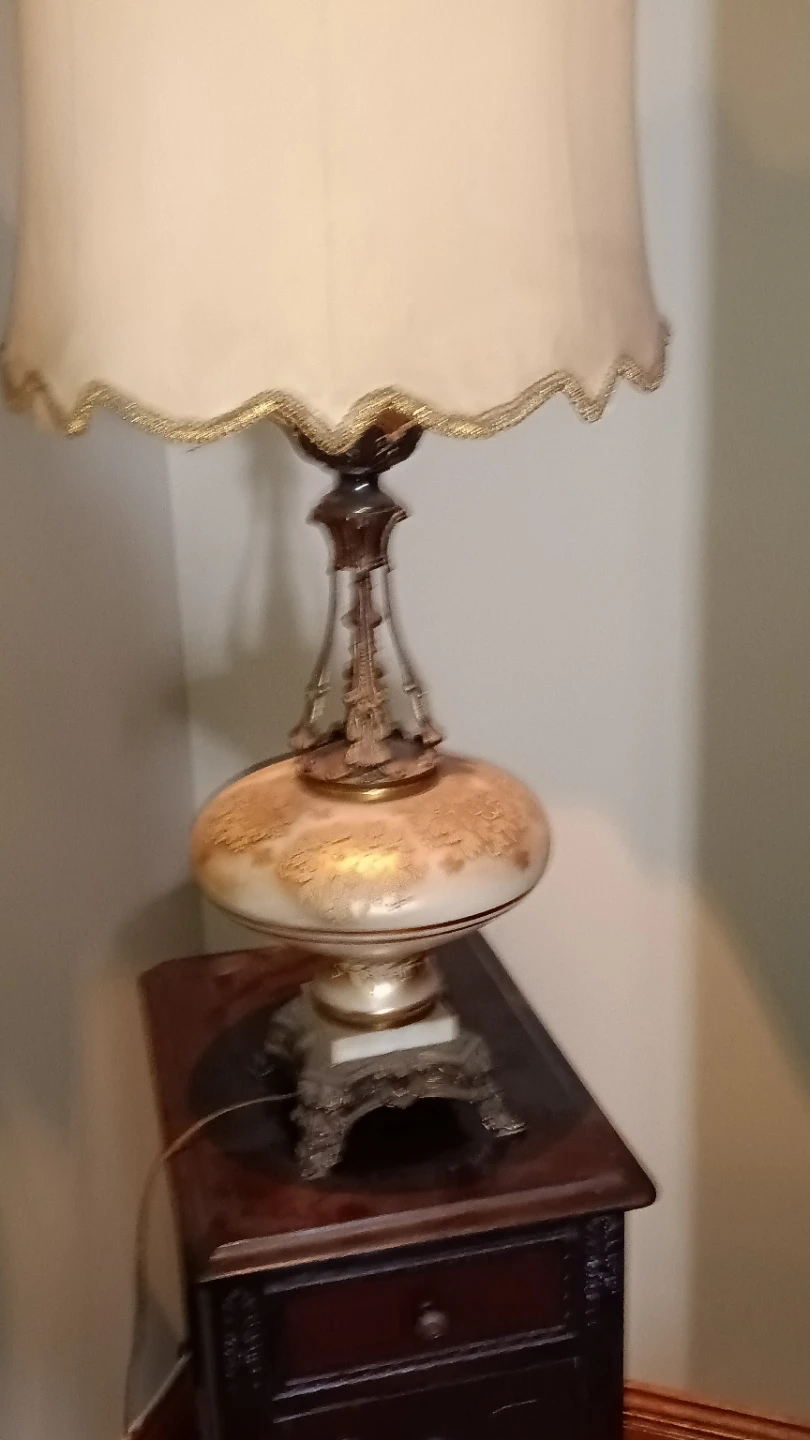 Vintage Table Lamp with Floral Design - photo 2