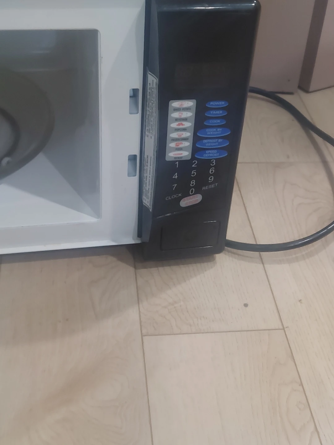 Danby Diplomat Microwave - photo 2