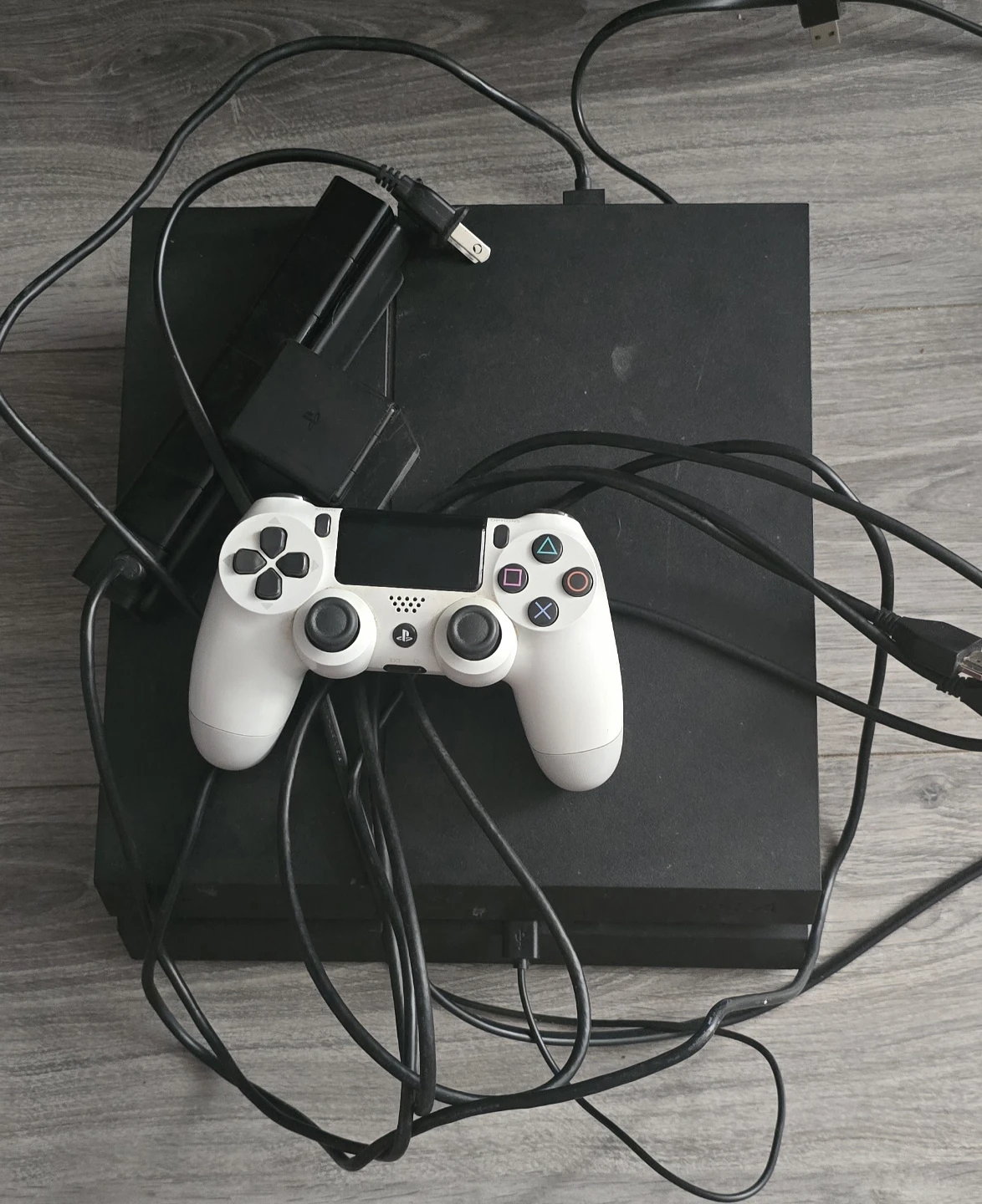 PlayStation 4 Console+camera + 1 controller