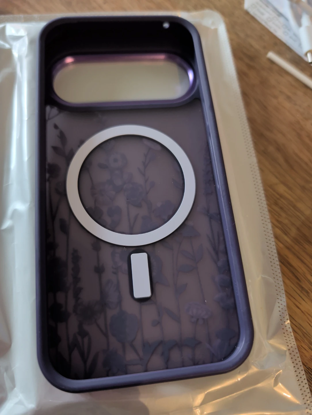 FlGoogle Pixel 10/10 Pro purple floral case - photo 3