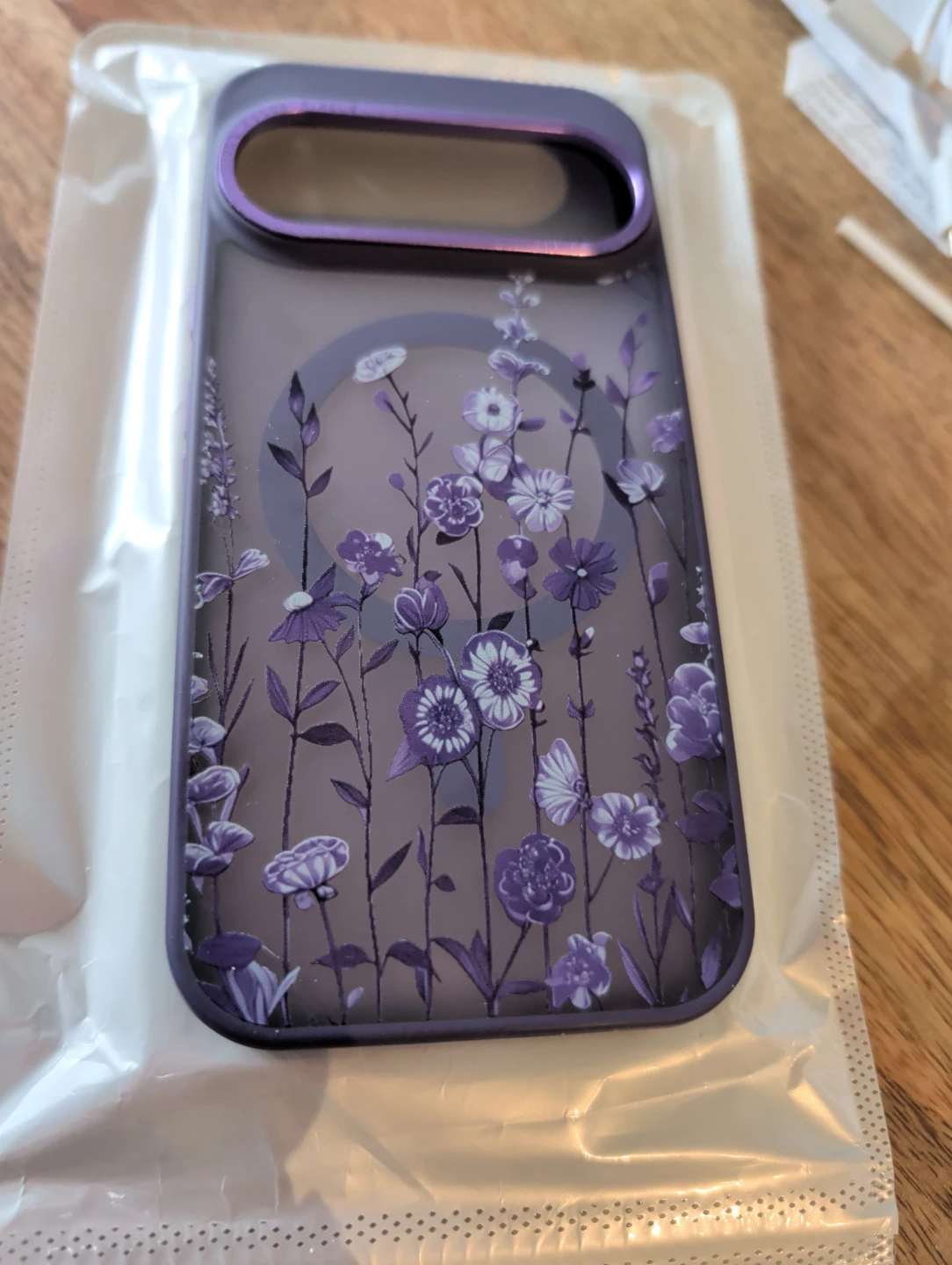 FlGoogle Pixel 10/10 Pro purple floral case - photo 2