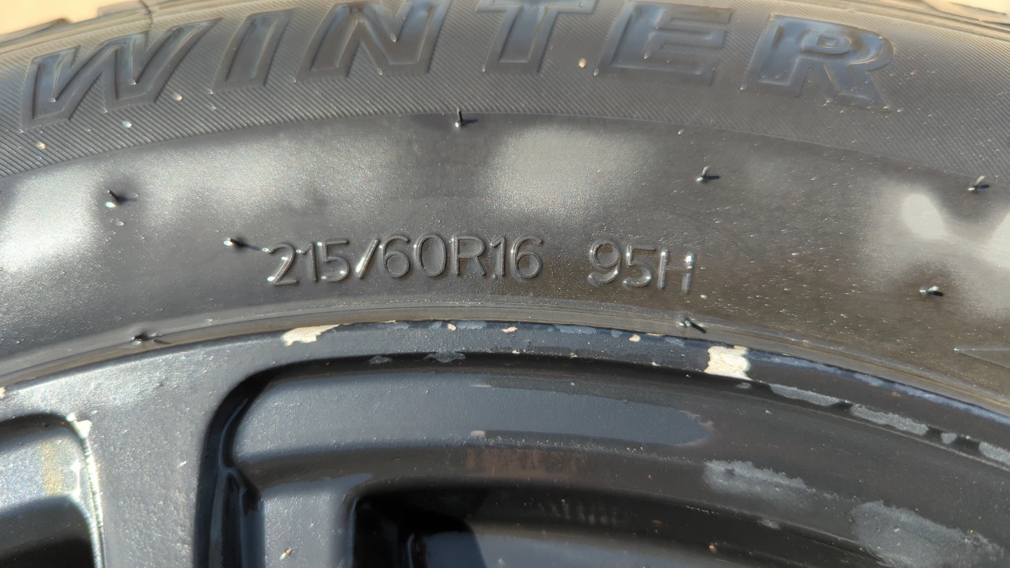 Motomaster Winter Tires and rims 215/60R16 - photo 2