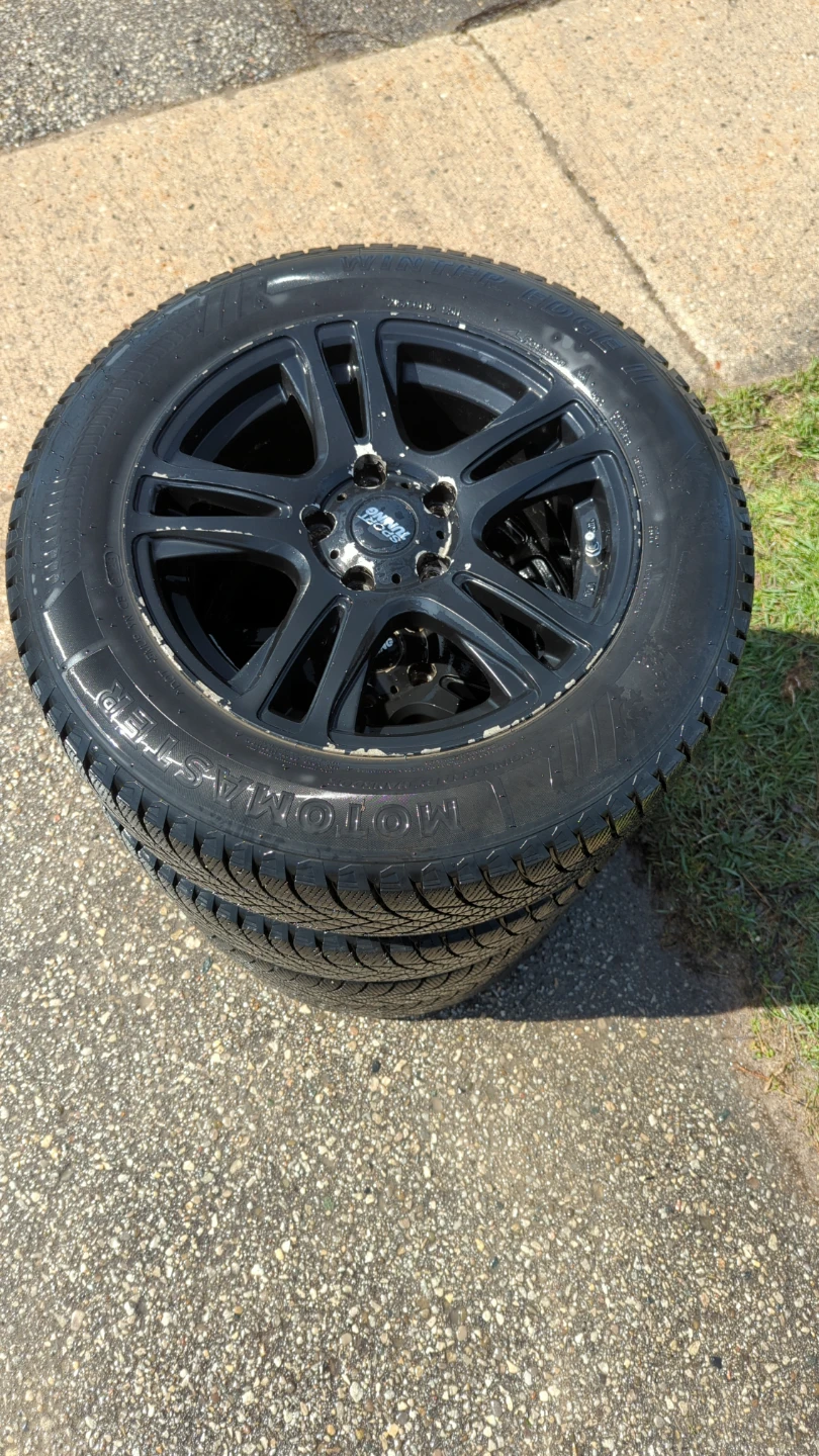 Motomaster Winter Tires and rims 215/60R16 - photo 3
