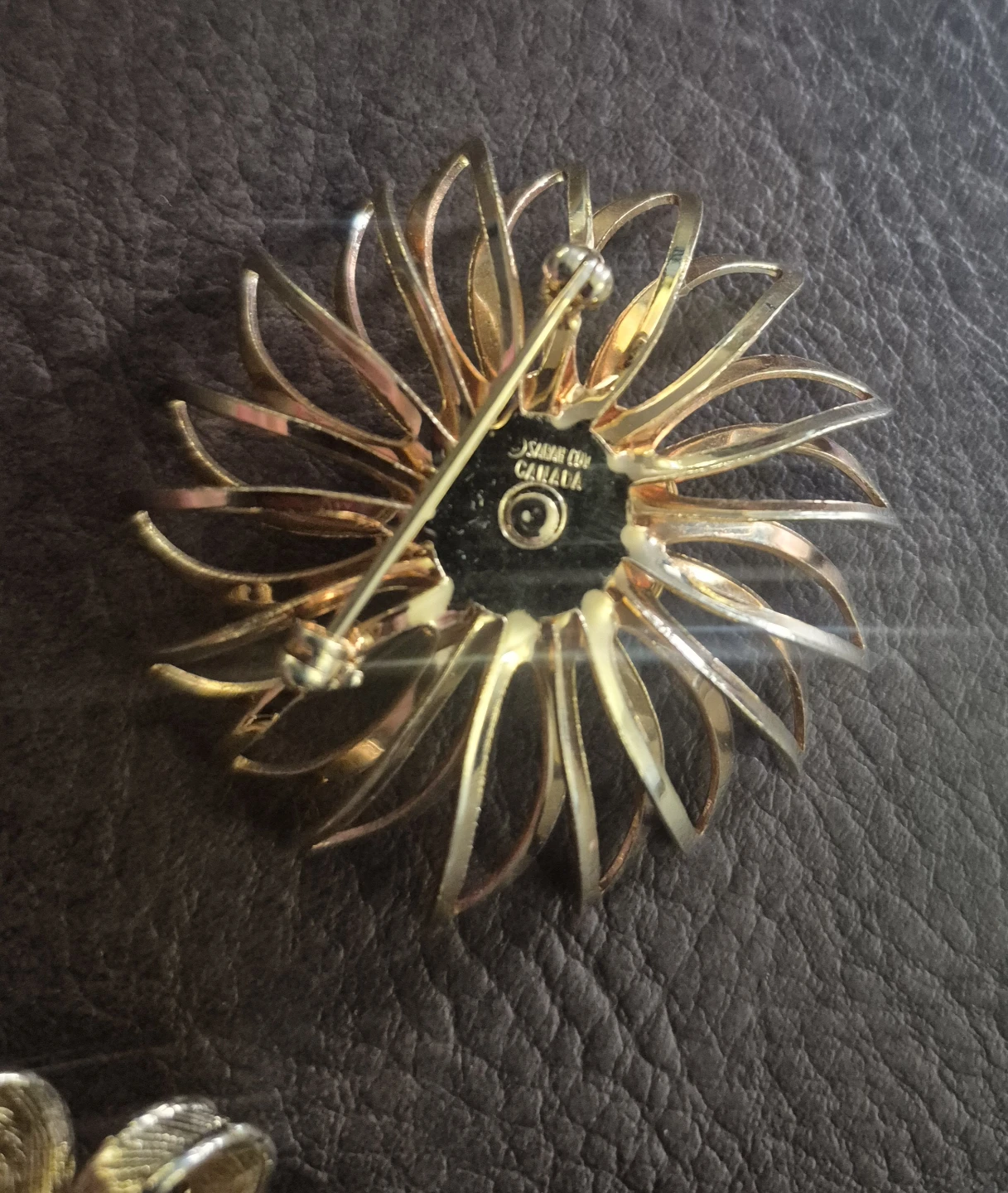 Vintage Gold Tone Brooches - Sarah Coventry & Unmarked Floral - photo 2