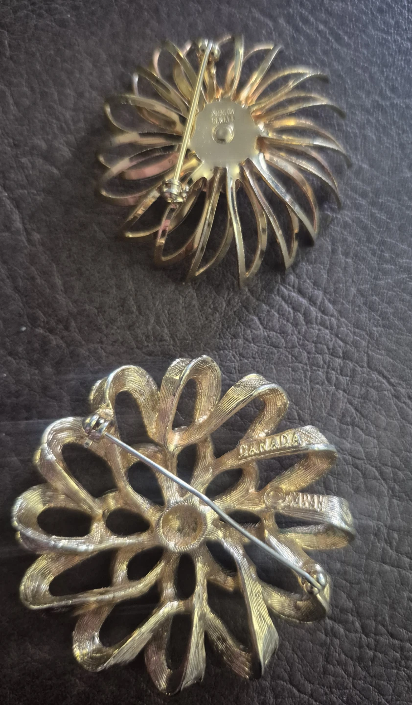 Vintage Gold Tone Brooches - Sarah Coventry & Unmarked Floral - photo 4