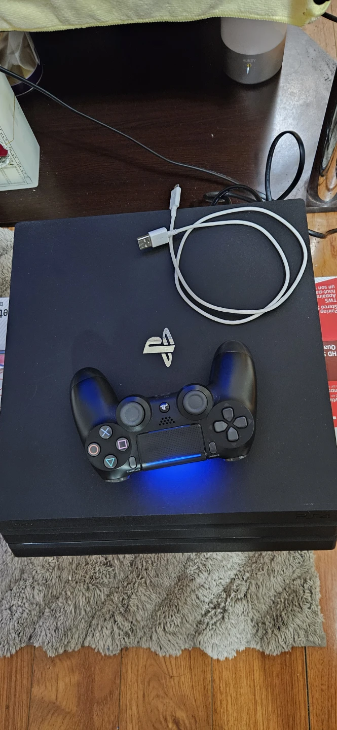PS4 Pro 1TB - Model CUH-7215B - photo 2