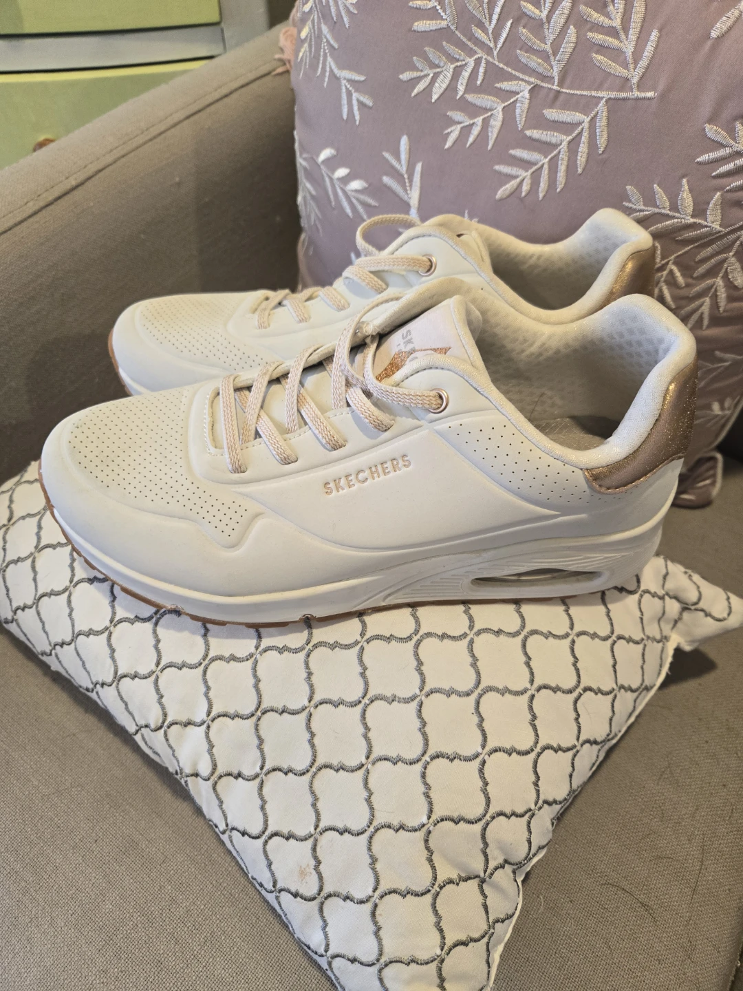 Skechers Women's White & Rose Gold Sneakers Size 9