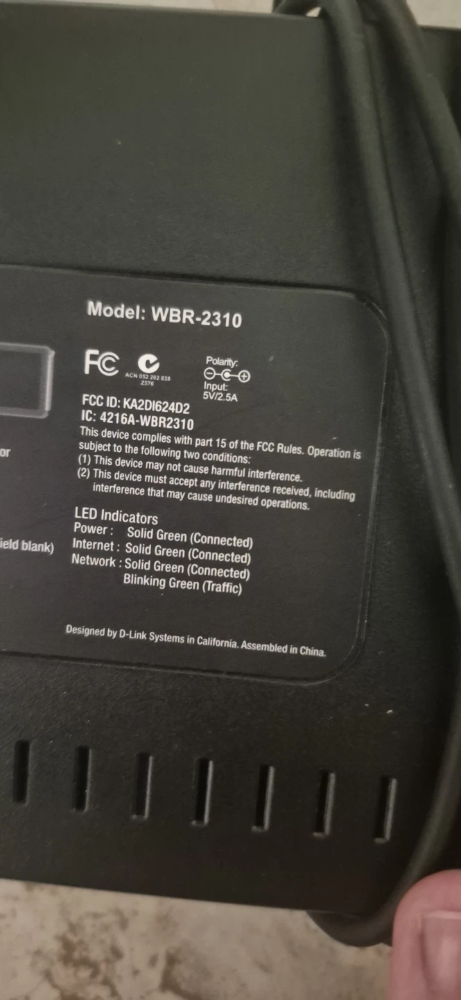 D-Link Wireless Router WBR-2310 - photo 3