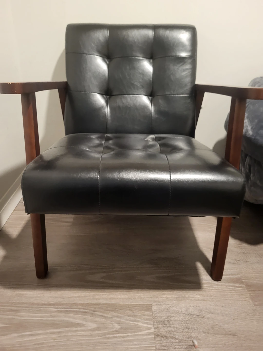 Vegan Leather Armchair with Wooden Frame - photo 3