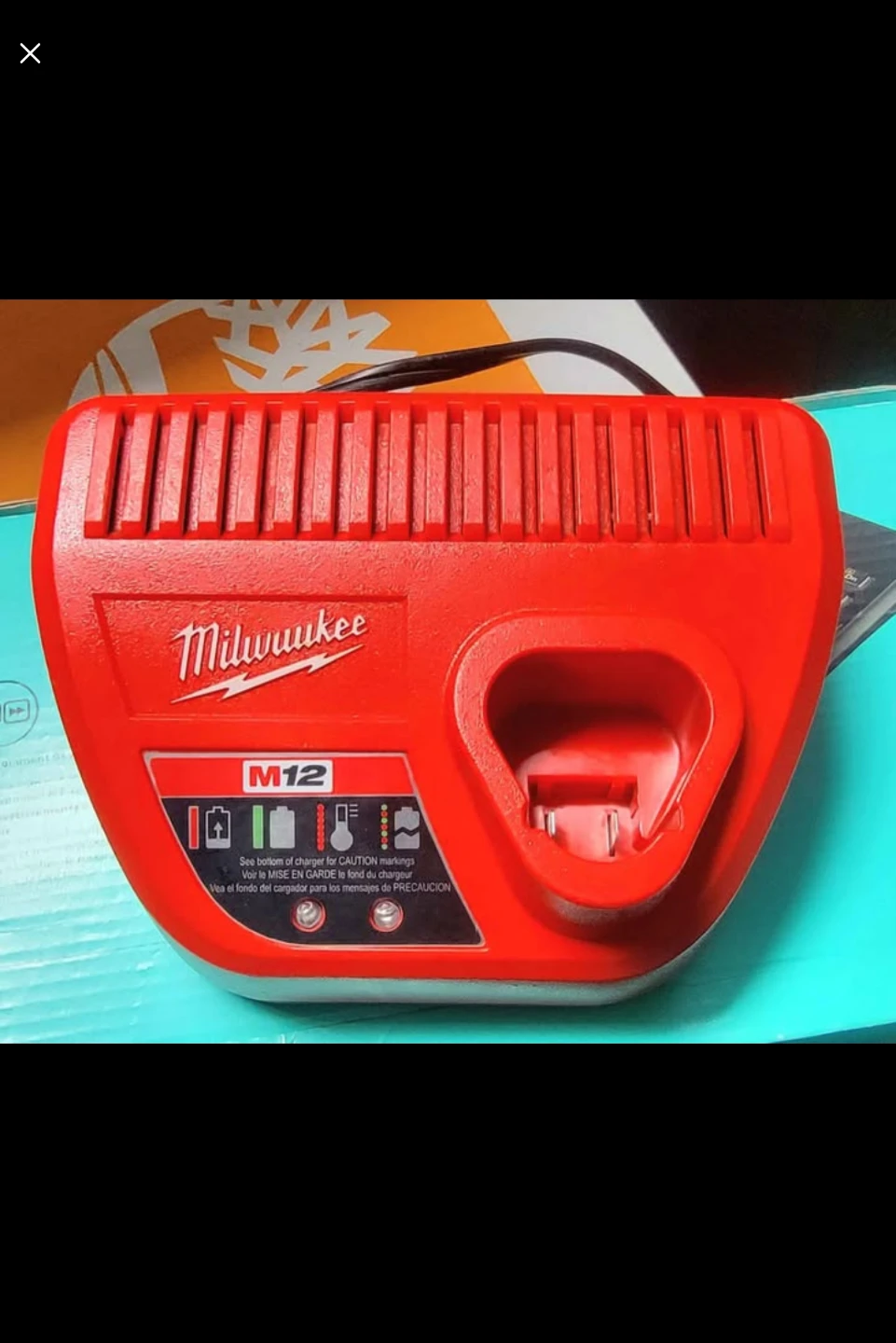 Milwaukee M12 Lithium-Ion Battery Charger