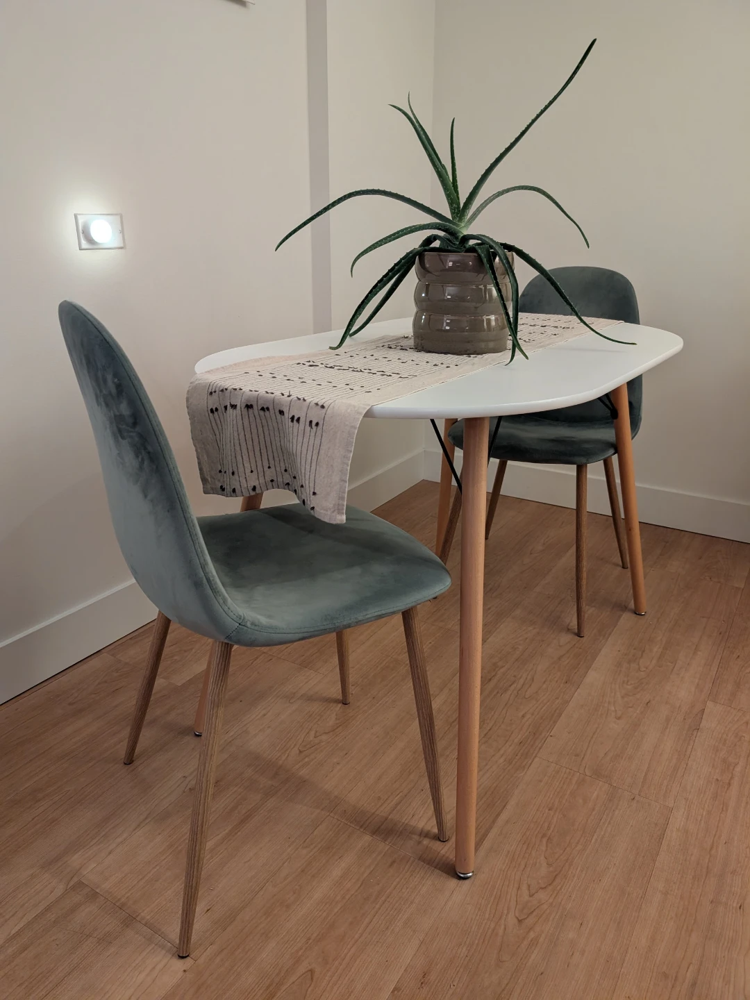 Kitchen Table with 2 Chairs
