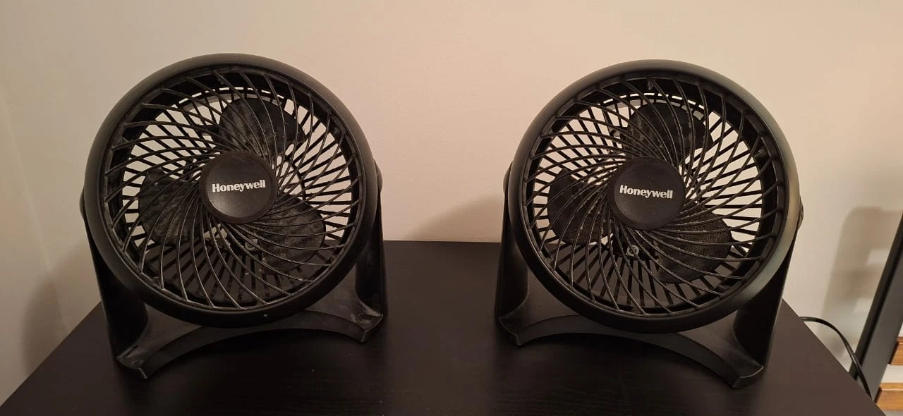 Pair of Honeywell Black Personal Desk Fans - photo 3