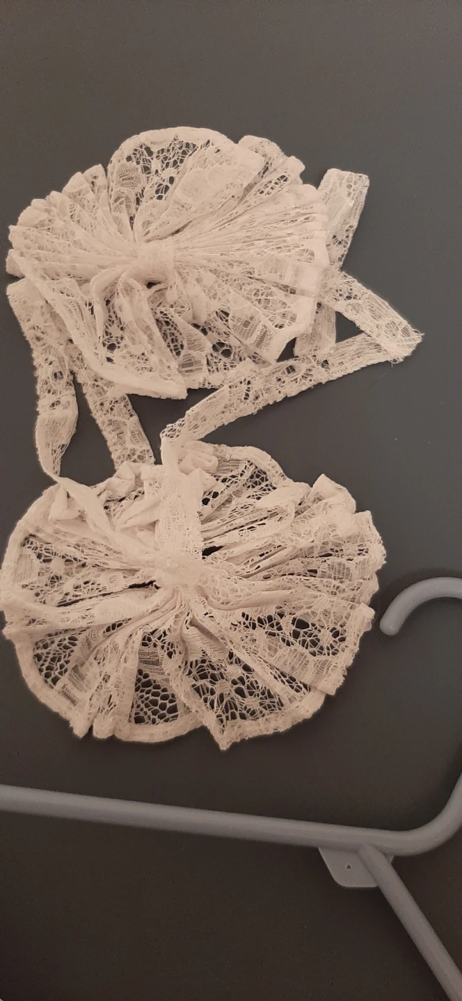 2 lace curtains, ruffled edges & tie backs - photo 4