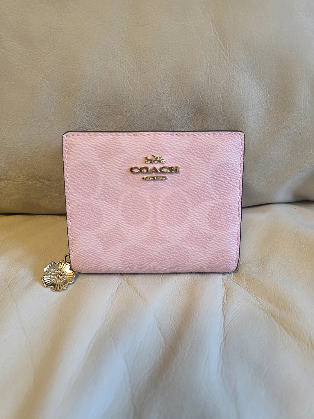 Coach Snap Wallet In Signature Canvas With Charm - Powder Pink