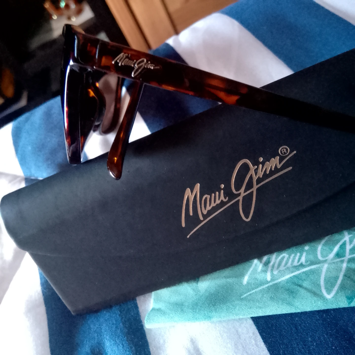 Maui Jim Sunglasses with Case and Cloth - photo 3