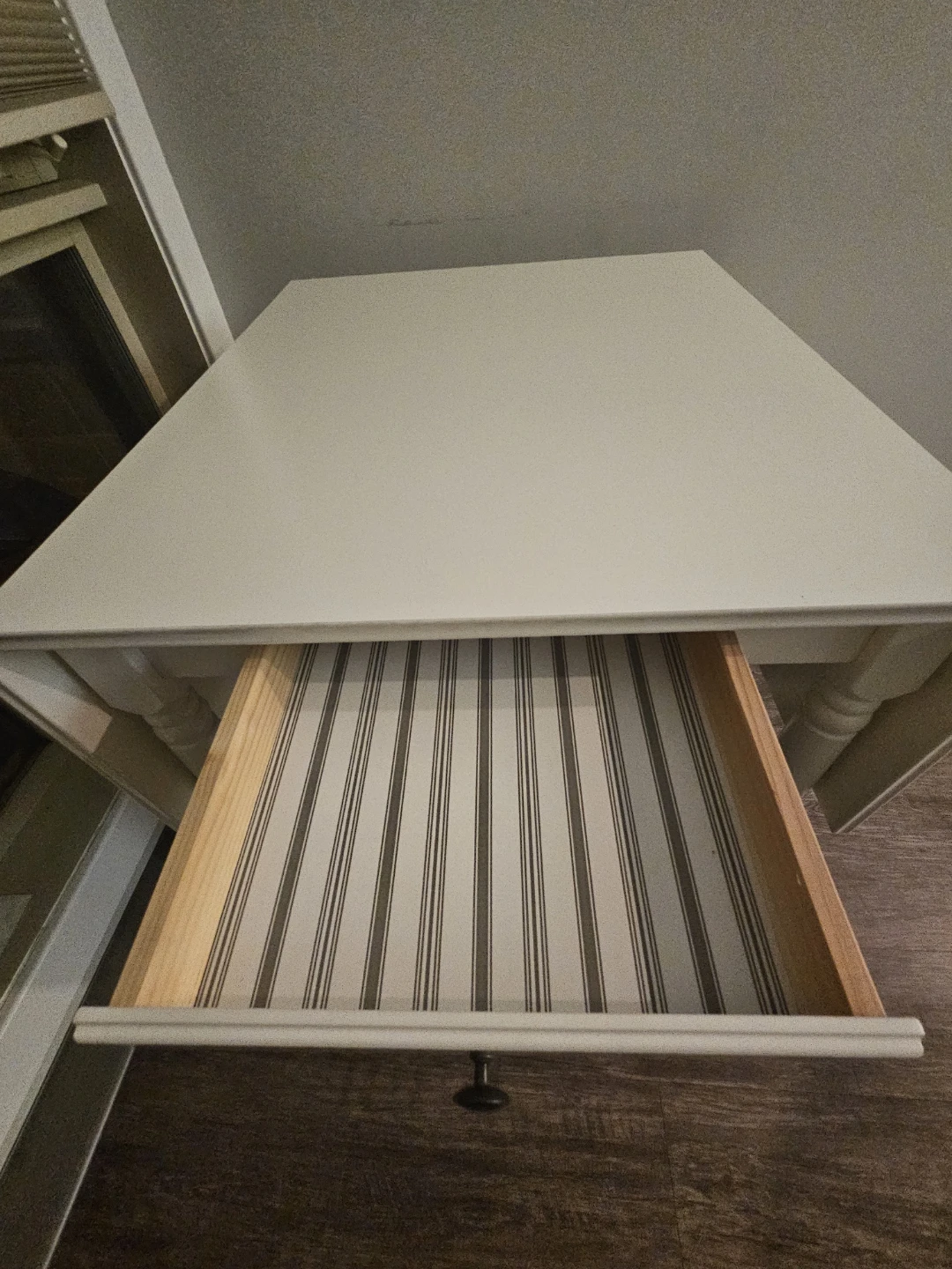White Drop Leaf Dining Table with Drawer - photo 4