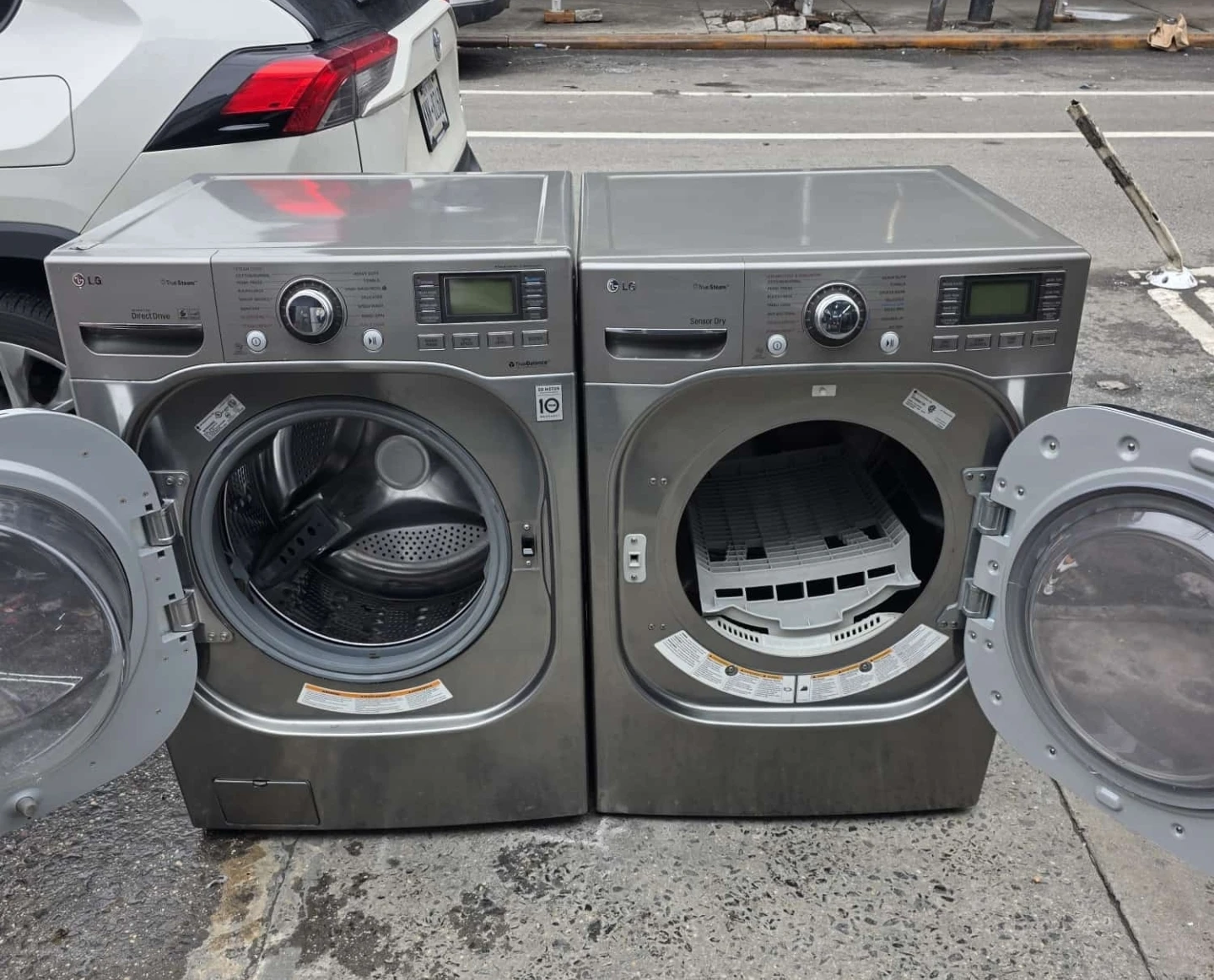 LG washer and dryer set - photo 2