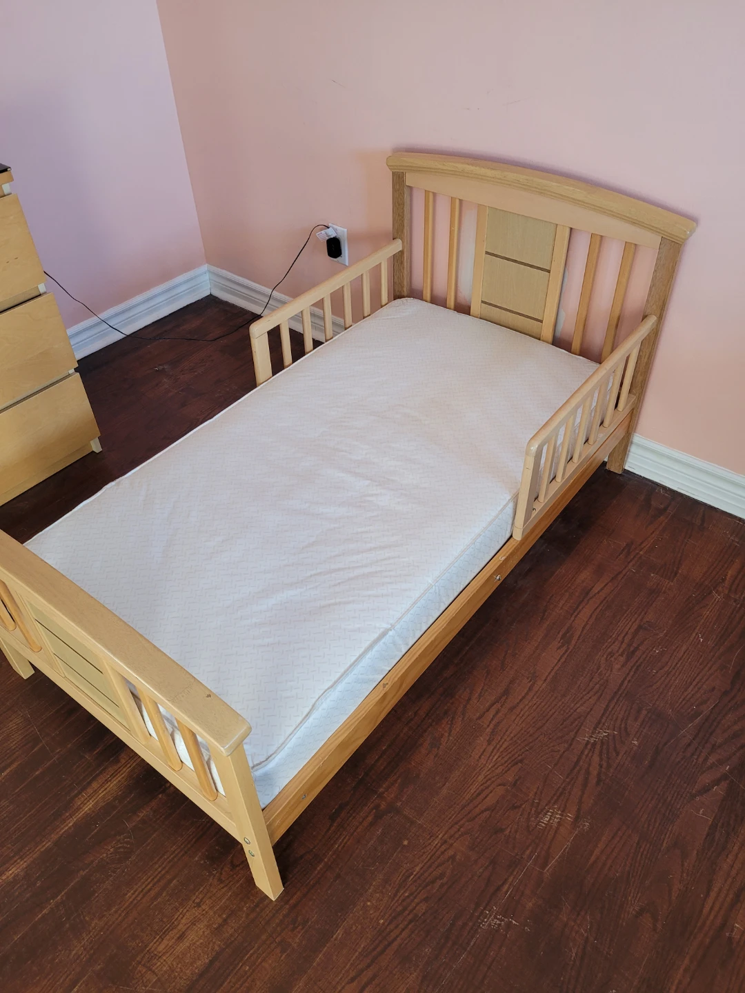 Wooden Toddler Bed with Mattress