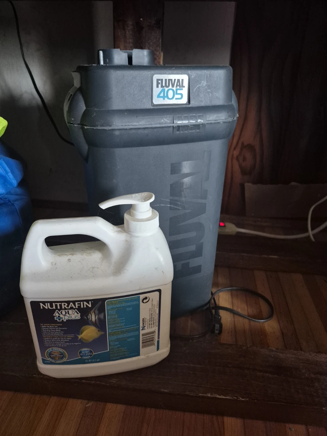 Fluval Aqua-Stop Filter & Nutrafin Water Conditioner