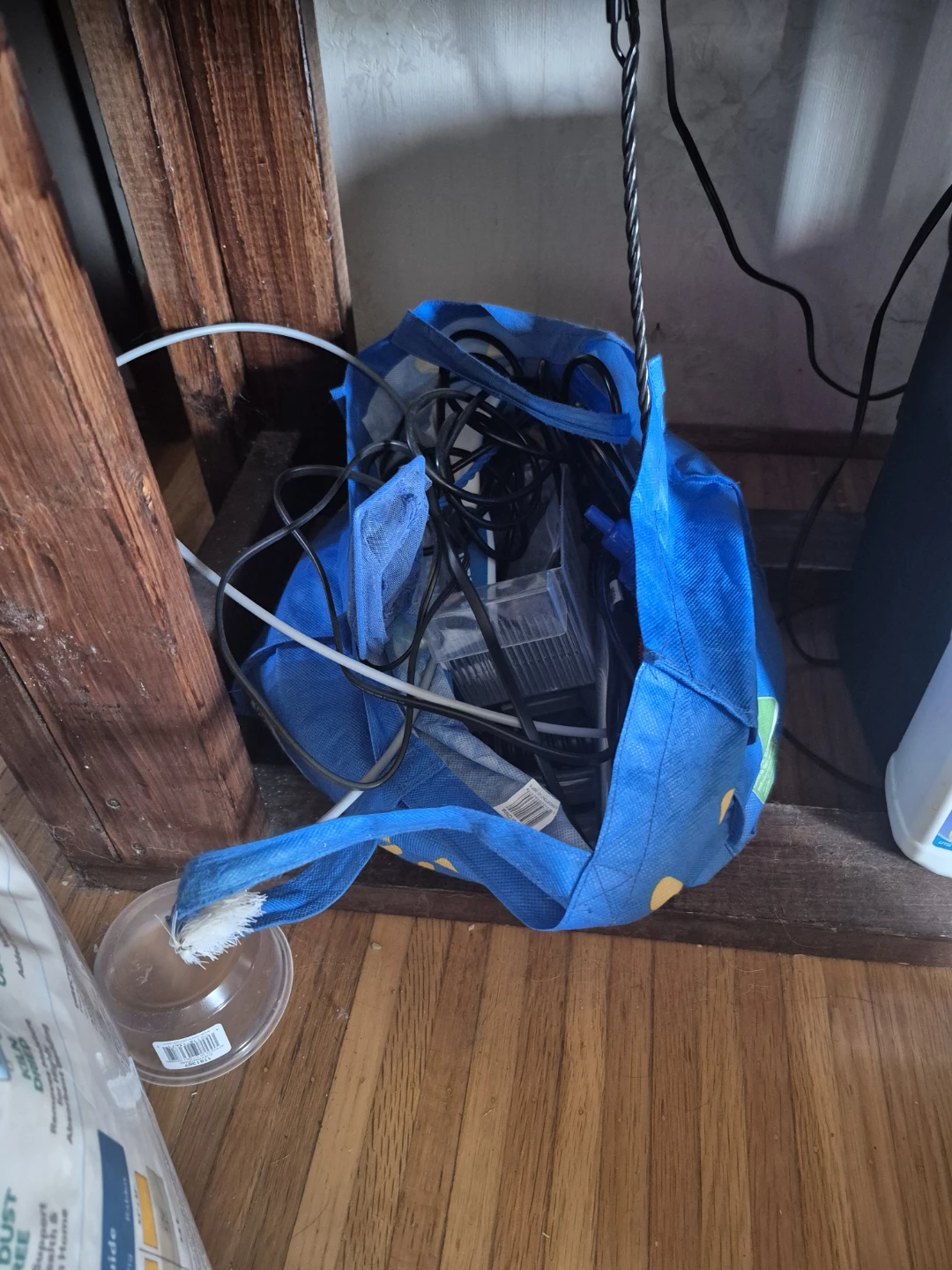 Fluval Aqua-Stop Filter & Nutrafin Water Conditioner - photo 3