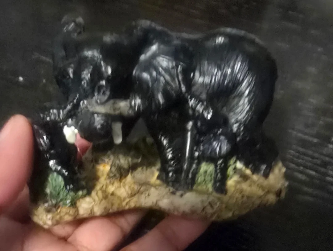 Black Elephant Family Figurine - photo 4