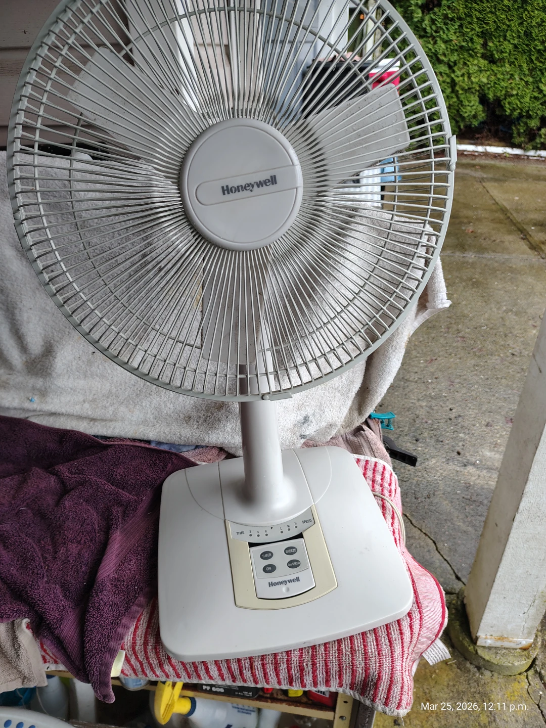 Honeywell 12 inch Performance Table Fan with Remote