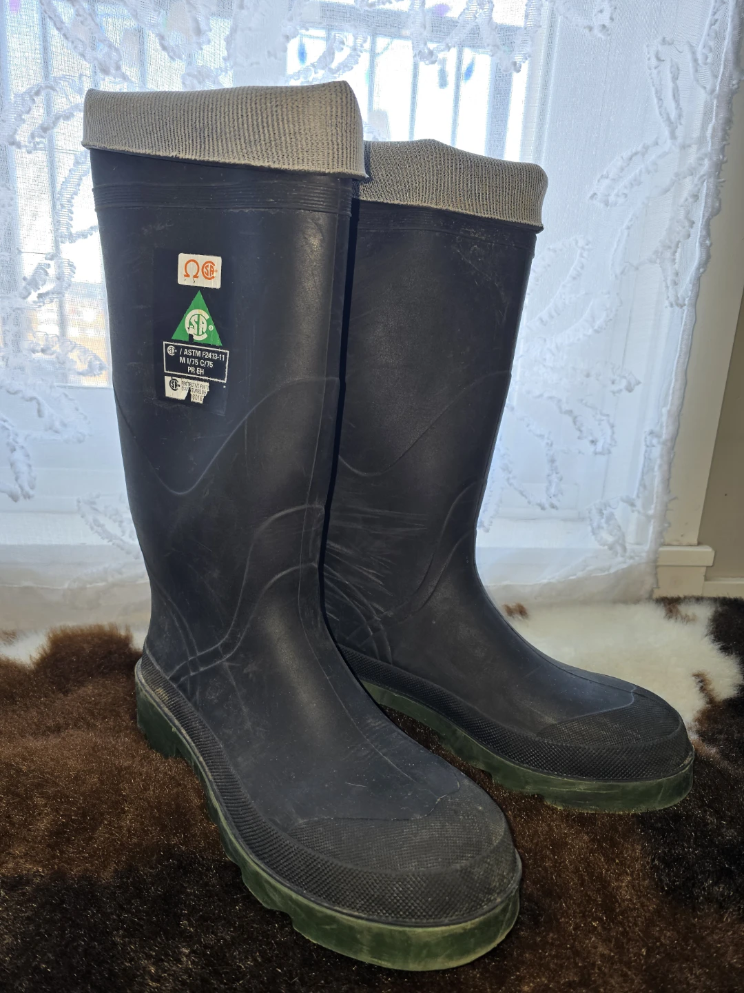Rubber Work Boots Size 7W - Made in Canada