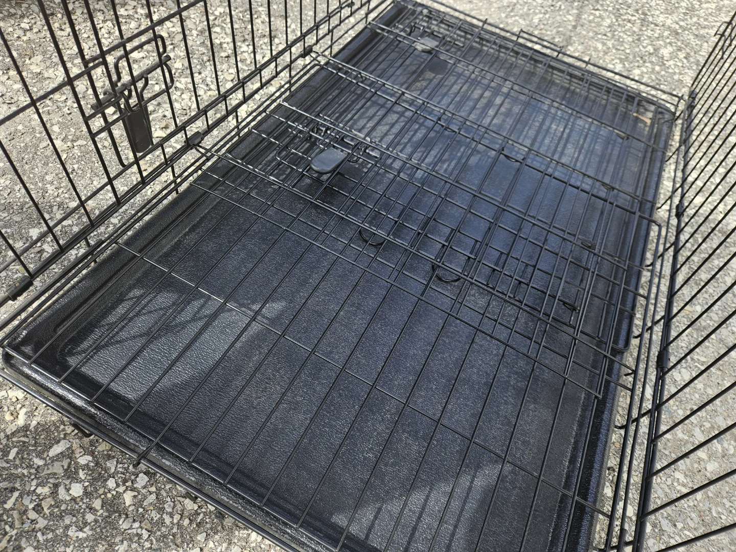 36 inch Black Wire Dog Crate with Plastic Tray