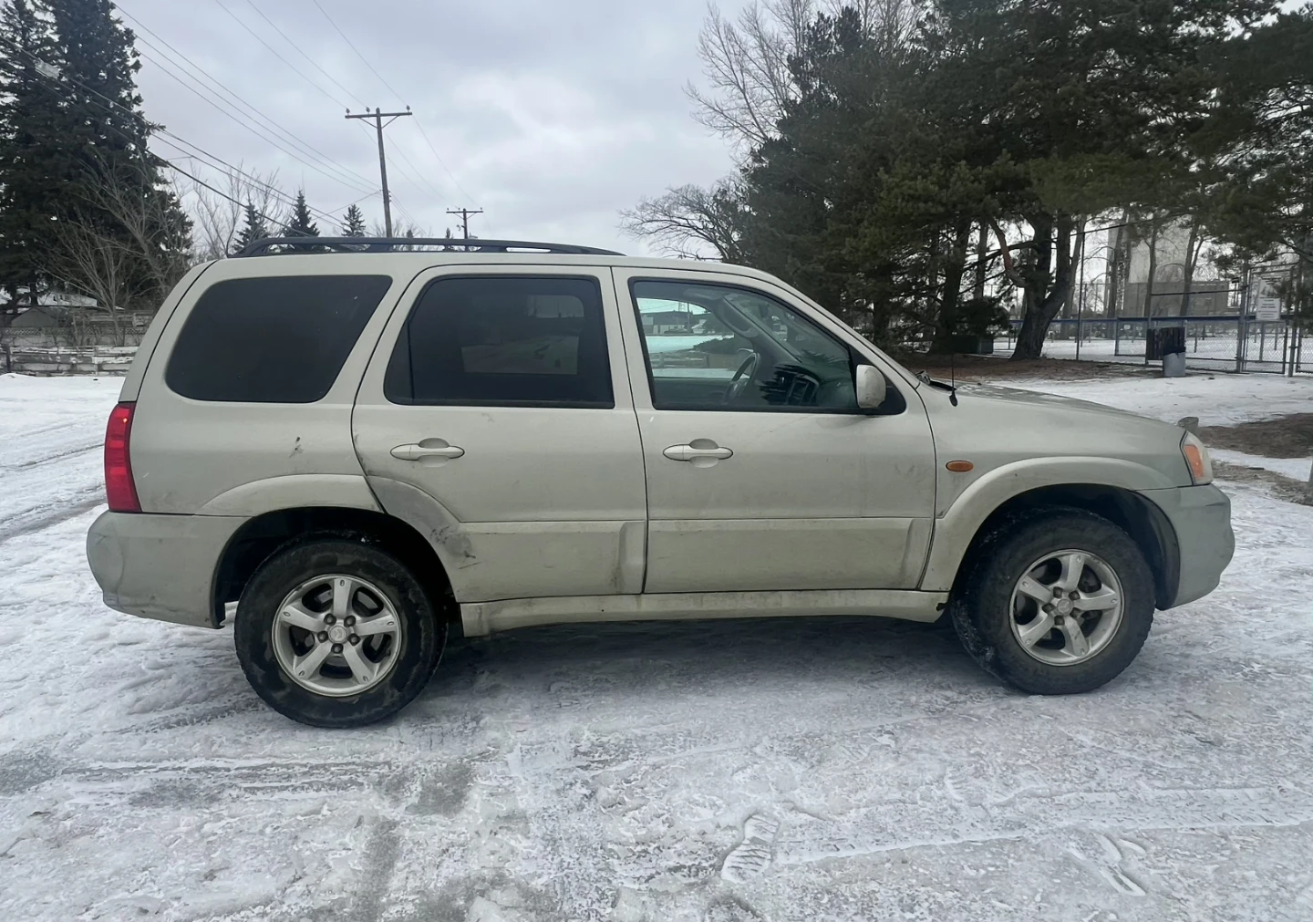 Mazda Tribute SUV - photo 2