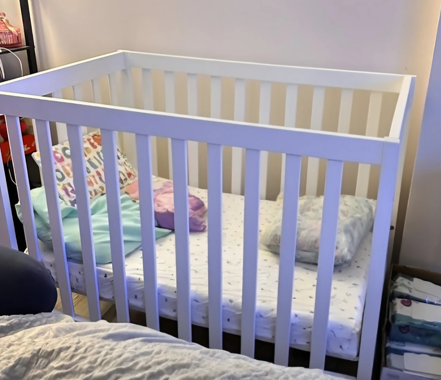 White mini Baby Crib and matress