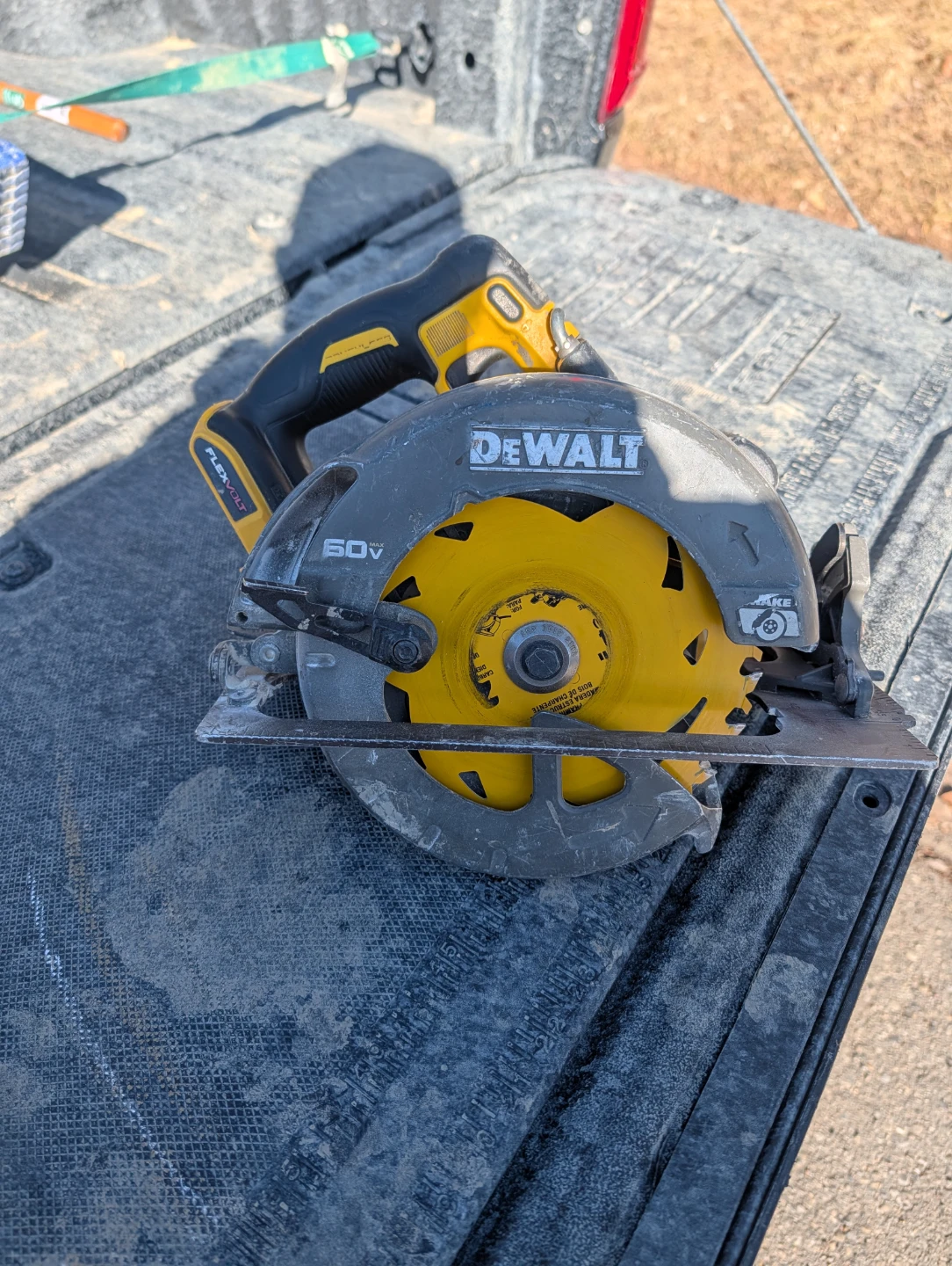 DEWALT 60V MAX Cordless Circular Saw - photo 3