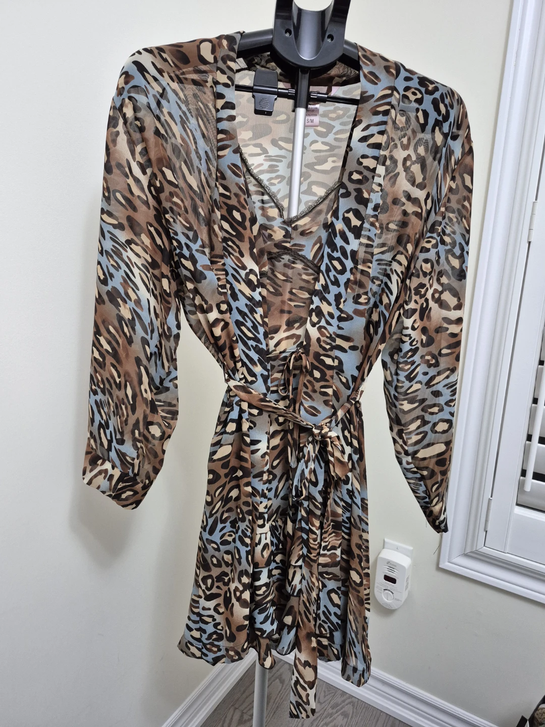 Vie en Rose Leopard Print Robe - Size S/M - photo 2