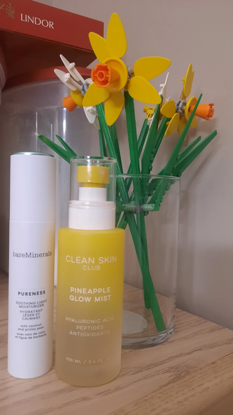 Moisturizer and glow mist