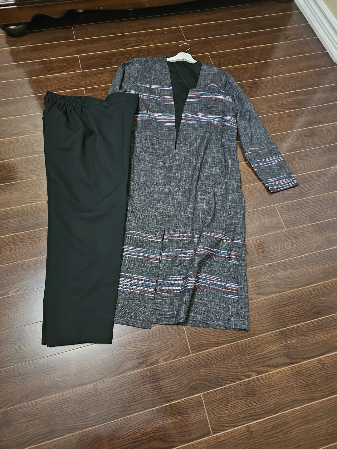 Grey Patterned Kimono Style Jacket and Black Pants Set - photo 2