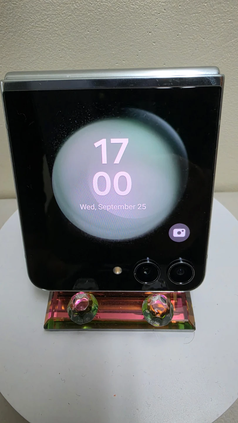 Samsung Galaxy Z Flip 5 - photo 3