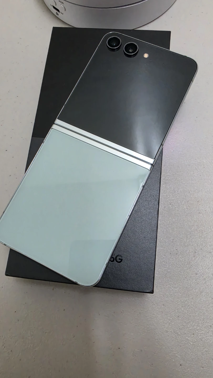 Samsung Galaxy Z Flip 5 - photo 4