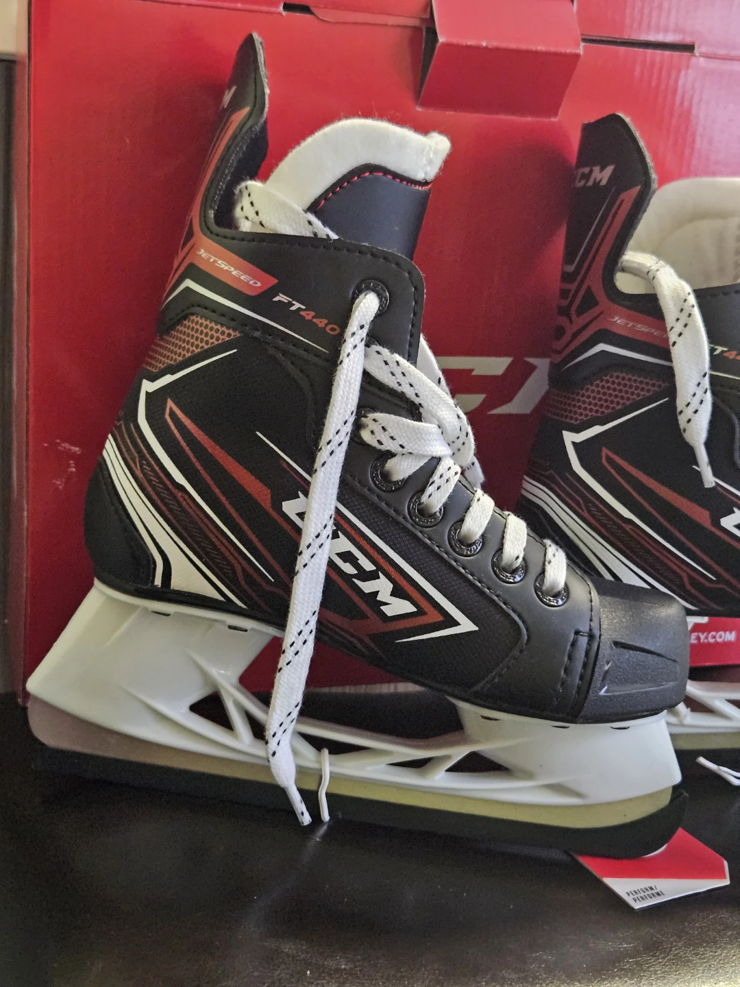 CCM JetSpeed FT440 Youth Hockey Skates - photo 2