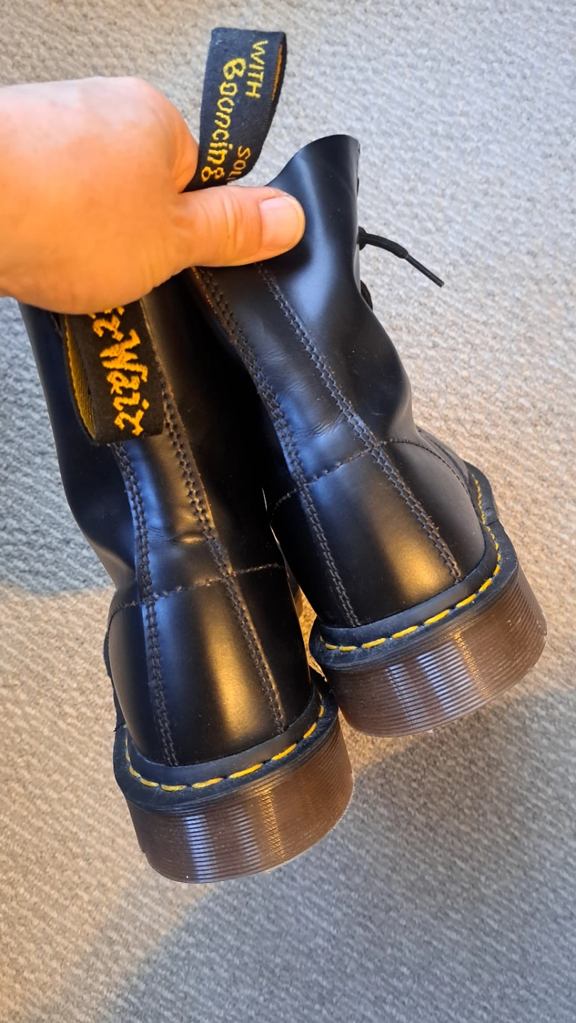 Doc Marten boots, sz 9 mens - black leather - photo 2