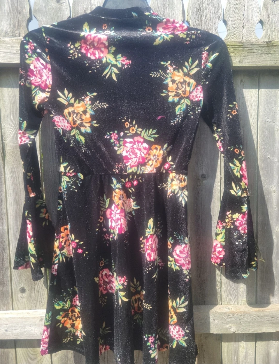 Black floral velvet dress with bell sleeves - photo 2