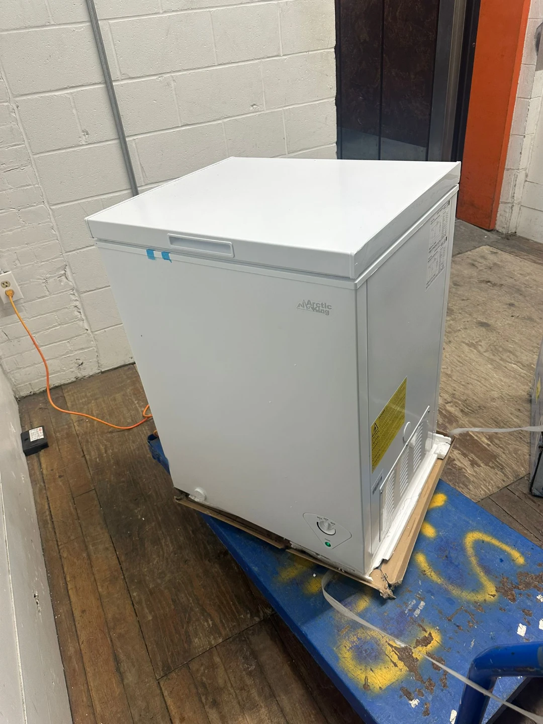 Brand New- Arctic King 5.0 cu ft Chest Freezer - photo 4