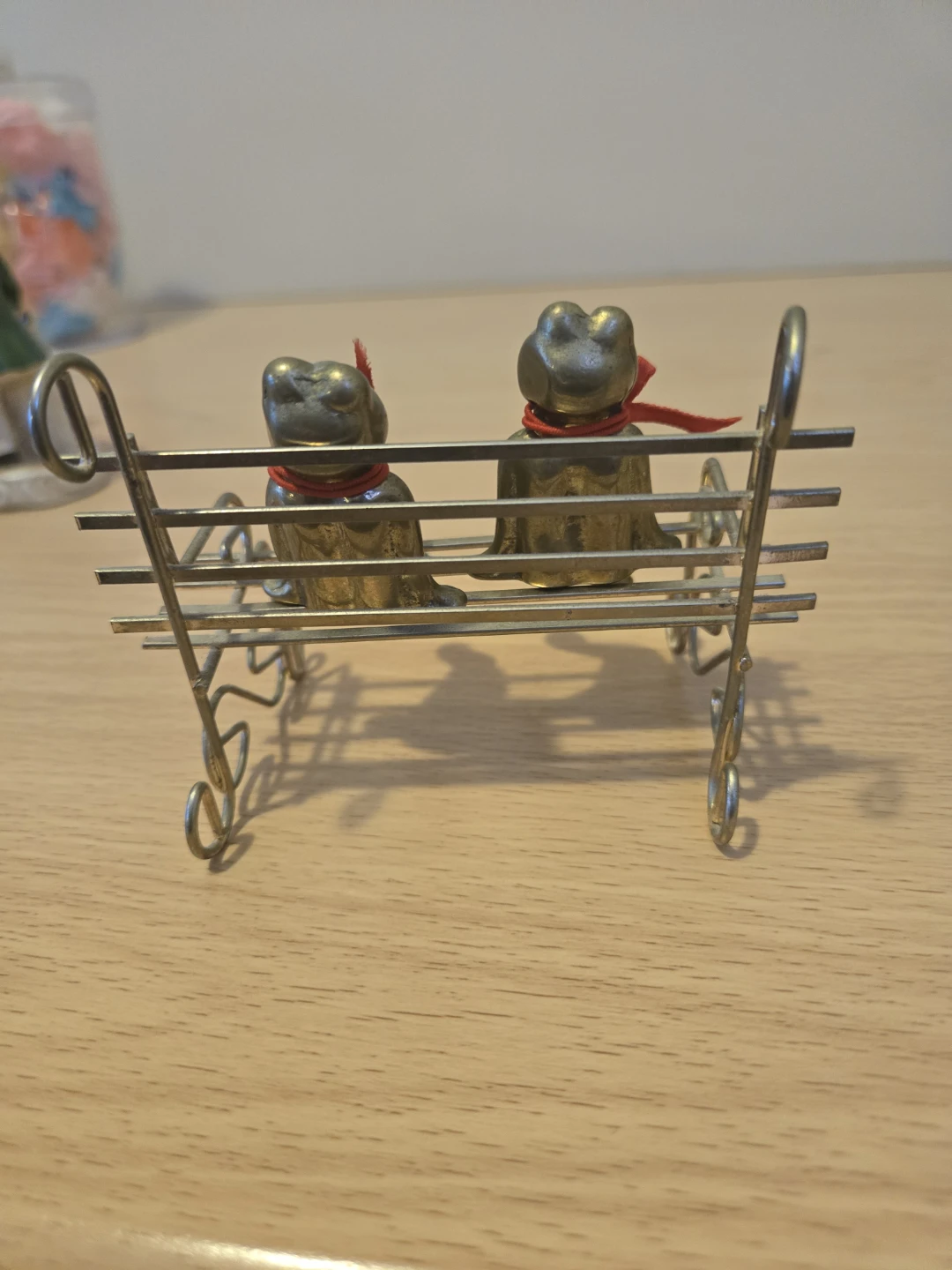 Brass Frog Couple on Bench Figurine - photo 3