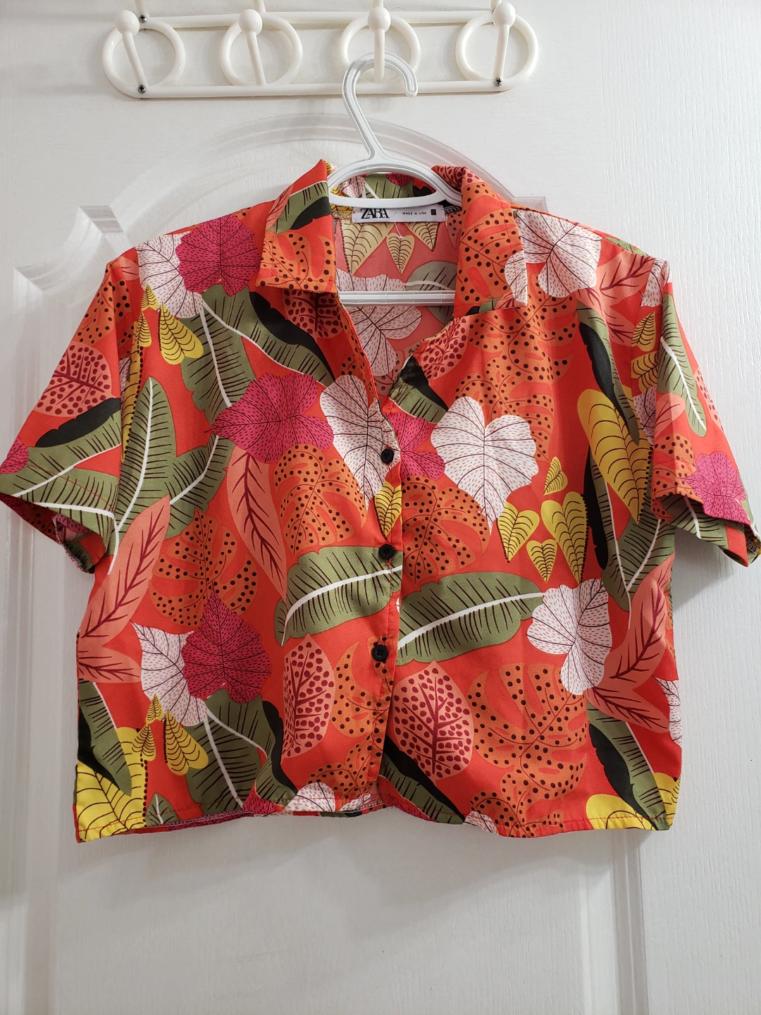 New ZARA Women's Tropical Print Shirt.Fit small to medium