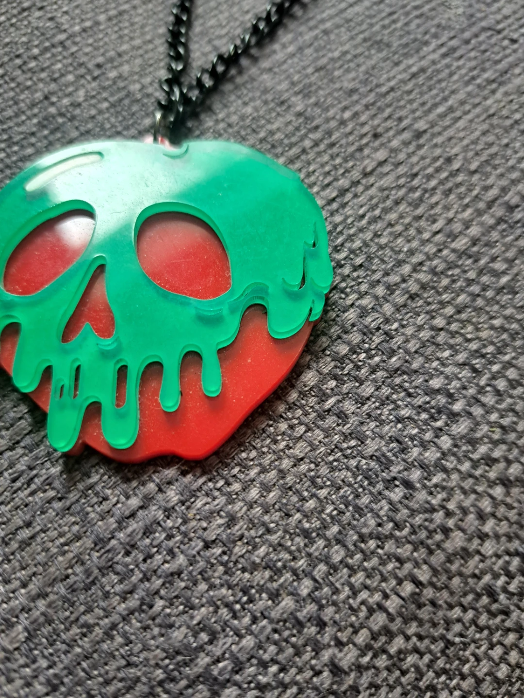 Poison Apple Skull Pendant Necklace - photo 2