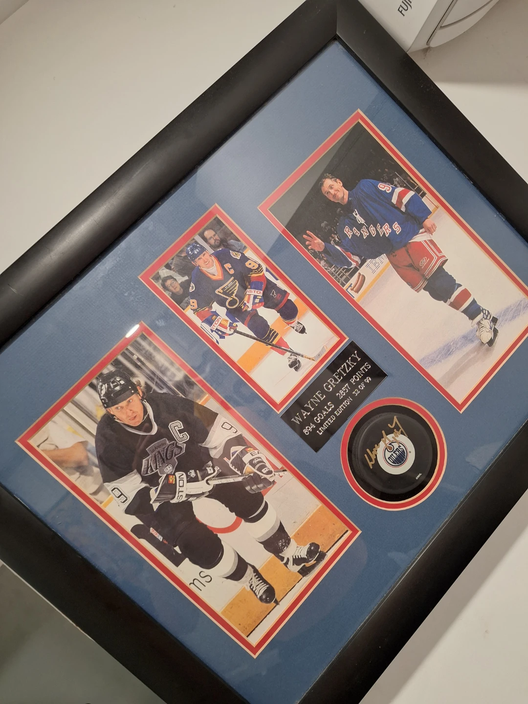 Framed Wayne Gretzky Hockey Memorabilia - Limited Edition 32/99