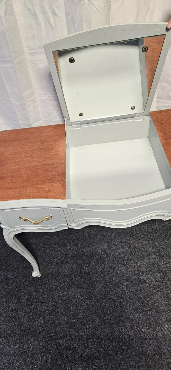 Vintage Style Vanity Table with Mirror and Drawers - photo 3