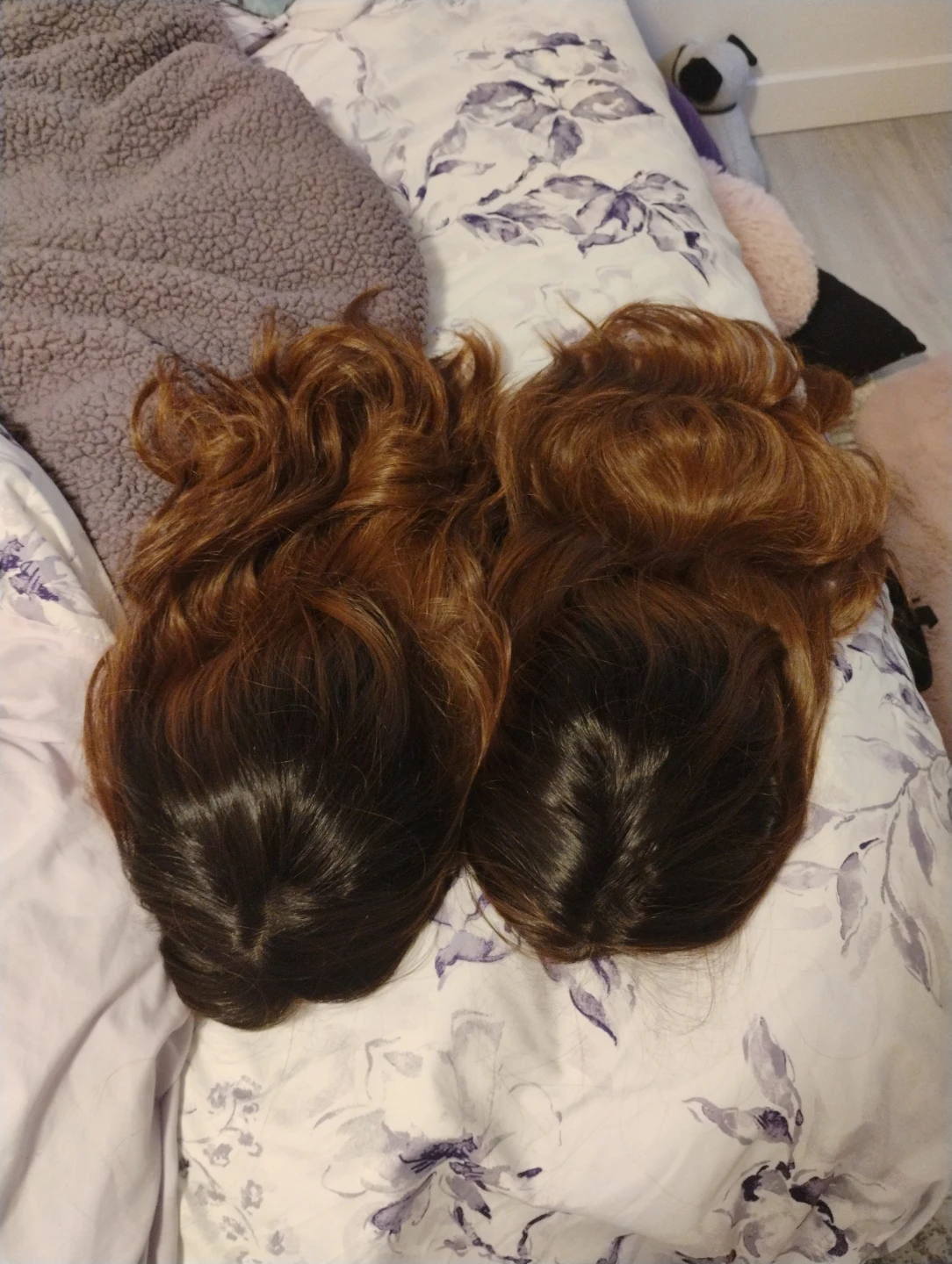 Kelsey Smith Wigs - 2 tone brown long wavy wigs - photo 3