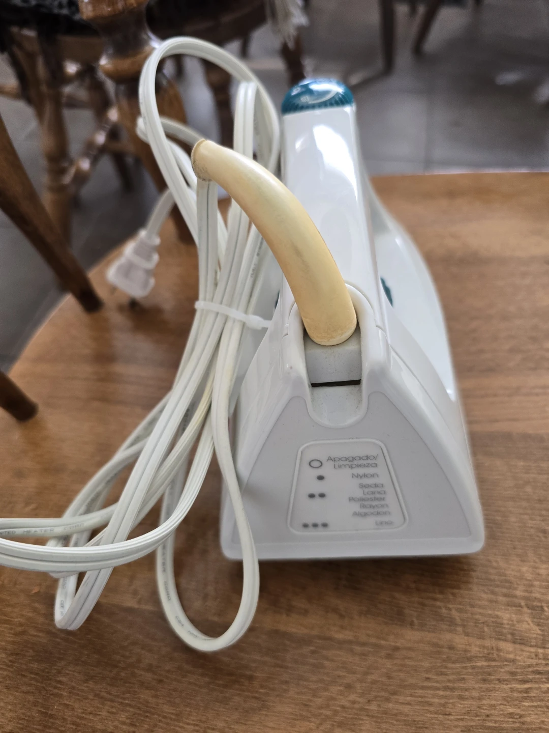 White and Yellow Steam Iron - photo 2